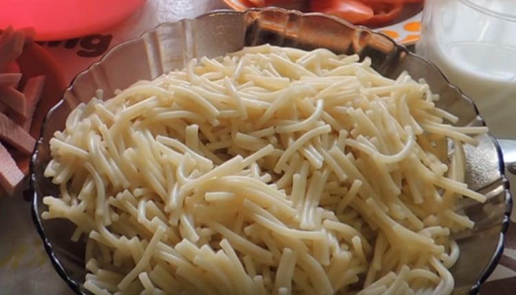 Abbiamo bisogno di pasta precotta, forse anche ieri.