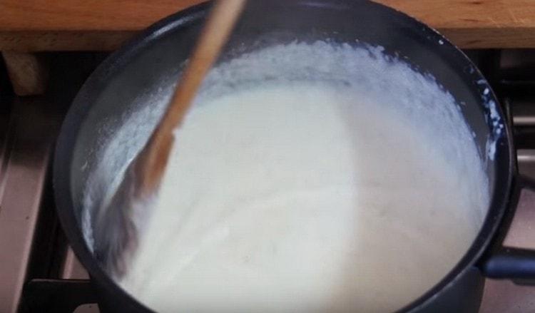 Spegni il porridge e aggiungi un pezzo di burro.