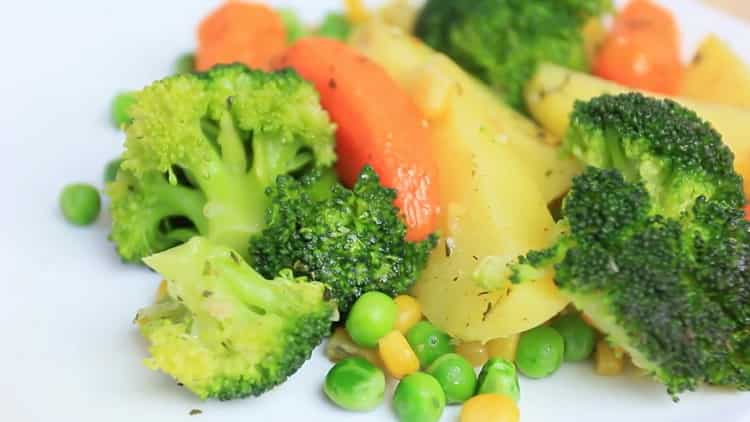 i broccoli al vapore in una pentola a cottura lenta sono pronti