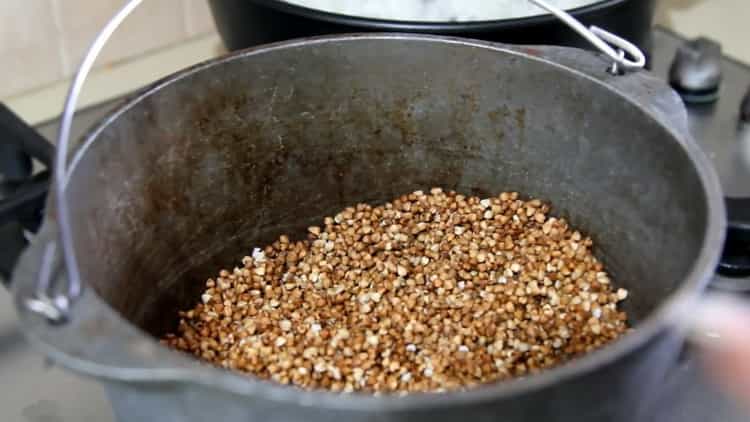 Come cucinare il grano saraceno con cipolle e carote