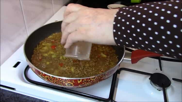 Per preparare il grano saraceno, aggiungi acqua