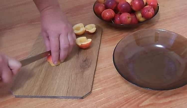 Cottura di torte fritte con mele