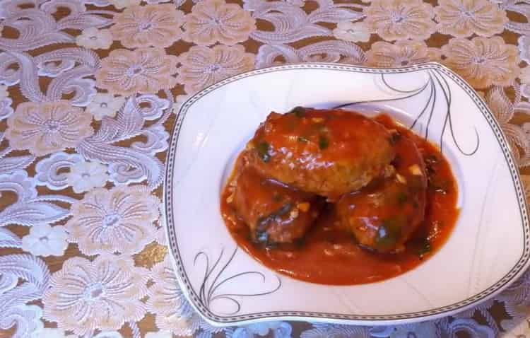 Il cavolo pigro arriva a fiumi una casseruola secondo una ricetta graduale con la foto