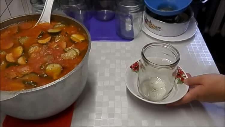 Per cucinare il lecho preparare i piatti