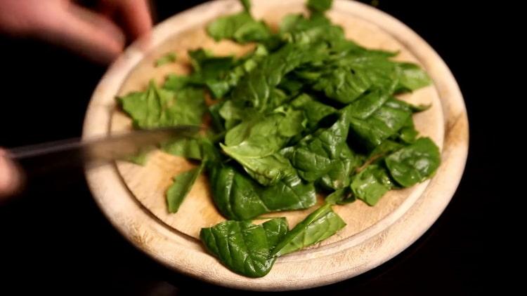 Prepara tutti gli ingredienti per la zuppa.