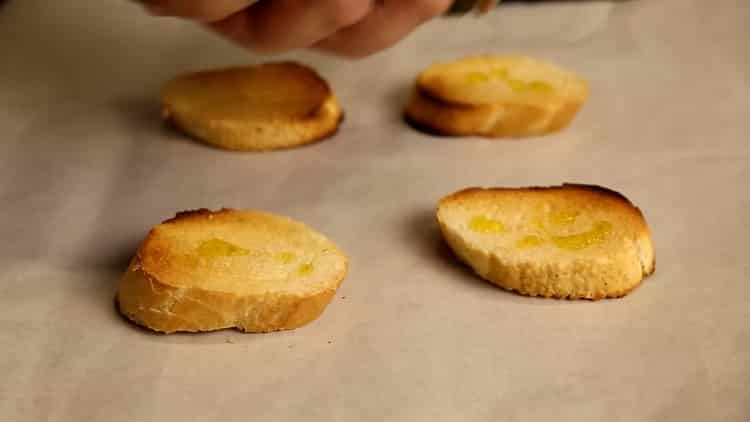 Preparare toast per la zuppa