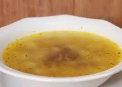 Deliziosa zuppa con grano saraceno e patate