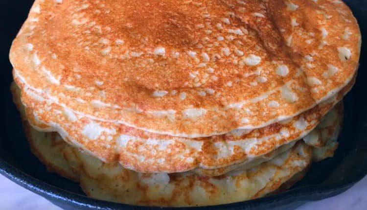 Queste deliziose frittelle al porridge di miglio possono essere preparate se le ricette standard sono stanche.