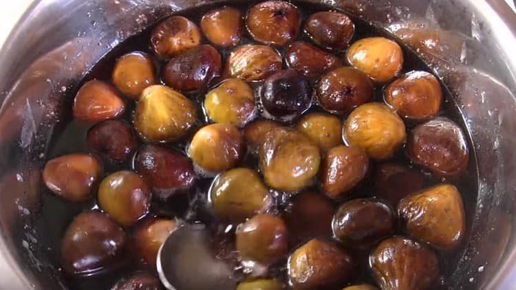 Portiamo di nuovo a ebollizione la marmellata.