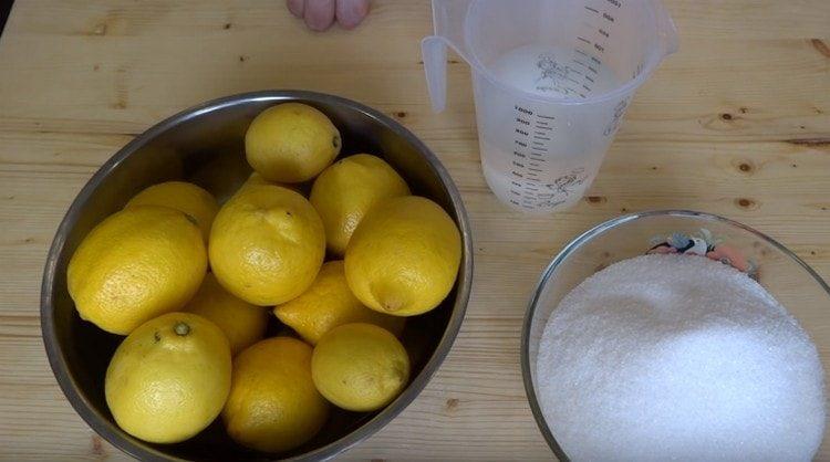 I miei limoni versare sopra acqua bollente.