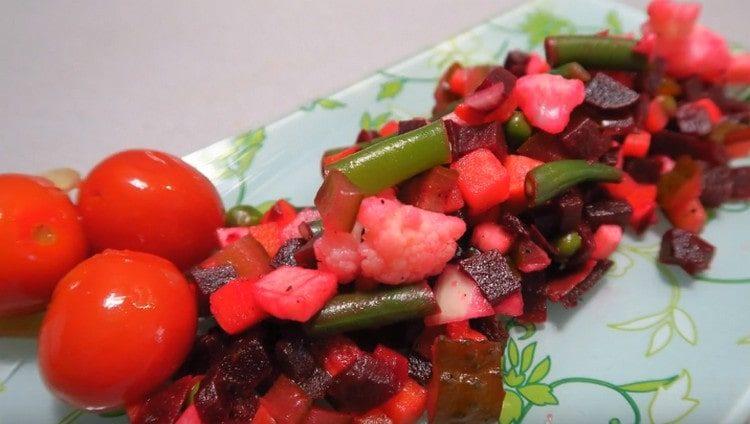 La vinaigrette senza patate è più leggera, ma non per questo meno gustosa.