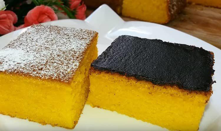 Puoi decorare una torta di carote preparata secondo questa ricetta con fondente al cioccolato o zucchero a velo.