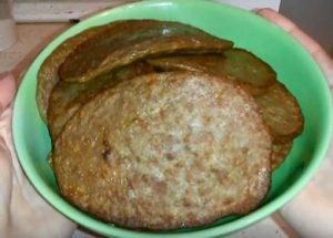 Cucinare deliziose frittelle di fegato di manzo: ricetta con foto passo-passo.