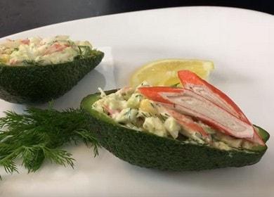 Come imparare a cucinare una deliziosa insalata con avocado e bastoncini di granchio 🥑