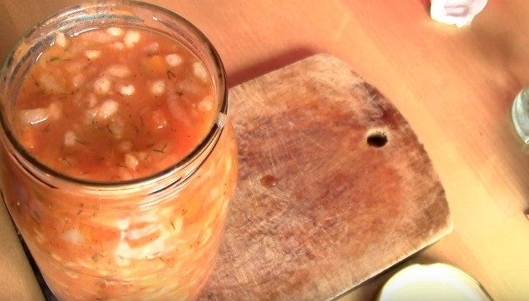 non resta che arrotolare un'insalata con orzo perlato e l'inverno in barattoli.