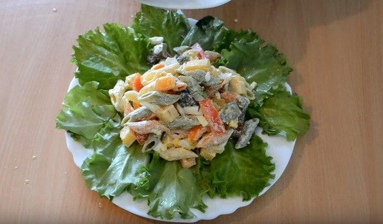 Queste insalate di pasta possono essere preparate a casa.