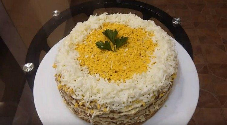 La torta di fegato dovrebbe idealmente immergersi bene nel frigorifero.