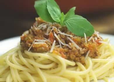 Ricetta italiana per il classico bolognese 🍲