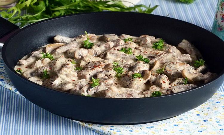 Filetto alla Stroganoff delizioso con i funghi - cucini a casa