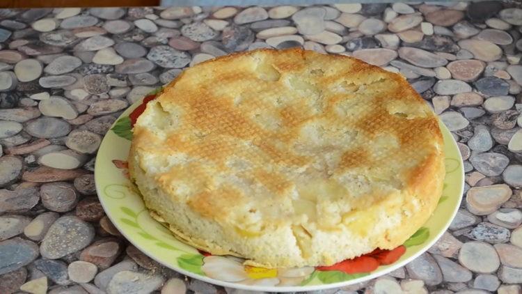 Pan di Spagna con le mele ricetta graduale con la foto