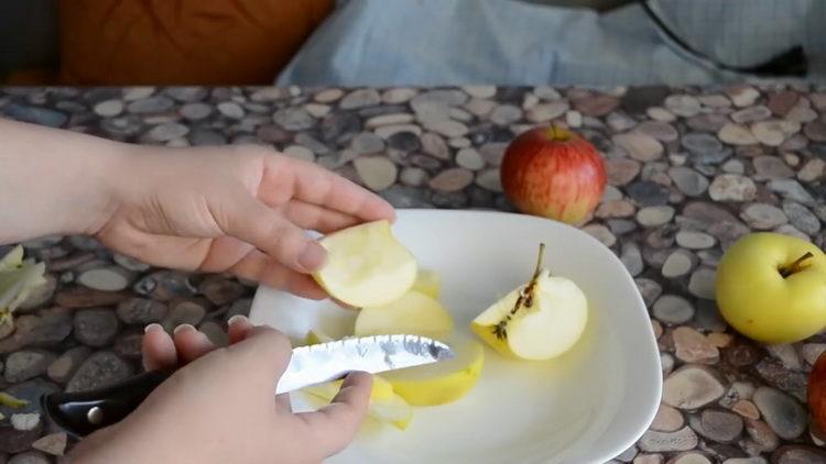 Per cucinare, tagliare le mele