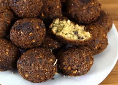 Falafel vegetariano: cos'è e come si cucina 🥣