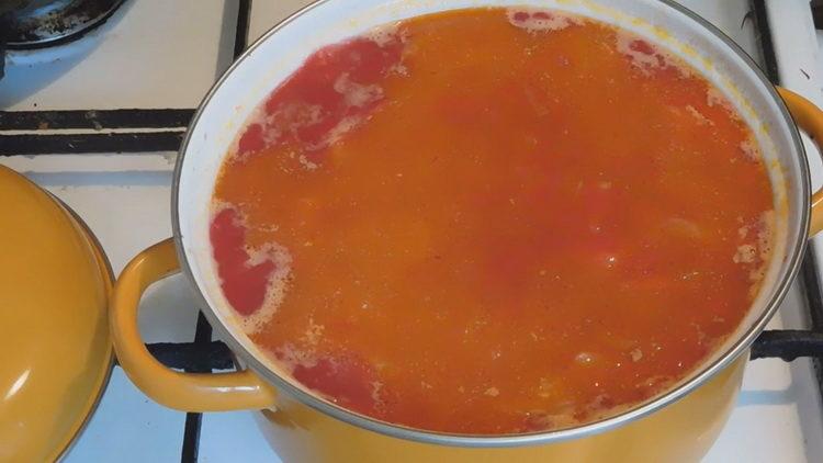 Borsch con barbabietole e cavolo: una ricetta semplice e gustosa