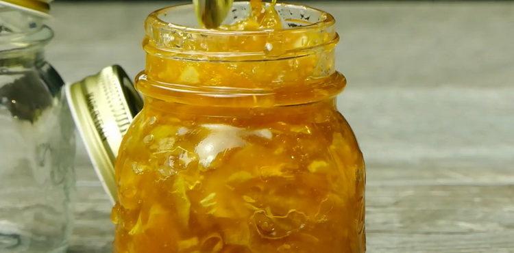 La marmellata di zucchine originale e molto profumata è pronta