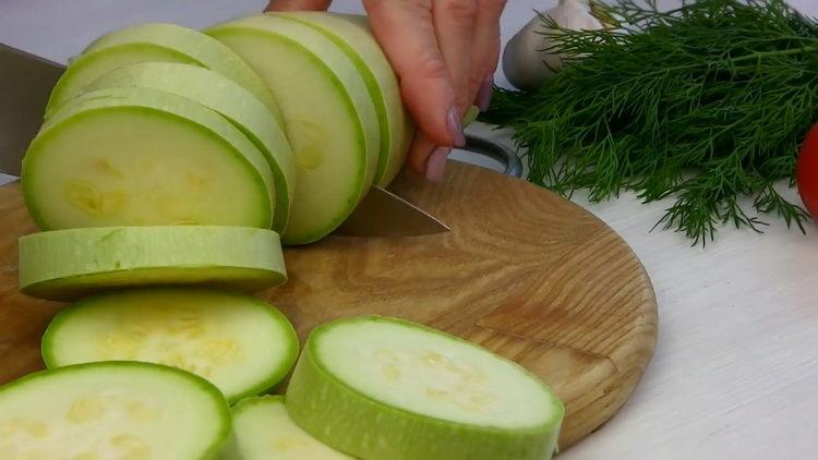 Come preparare uno spuntino con zucchine