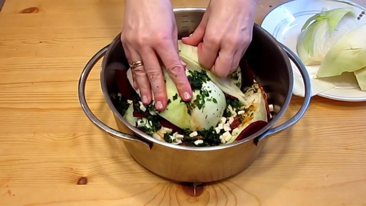 Prepara gli ingredienti per cucinare.