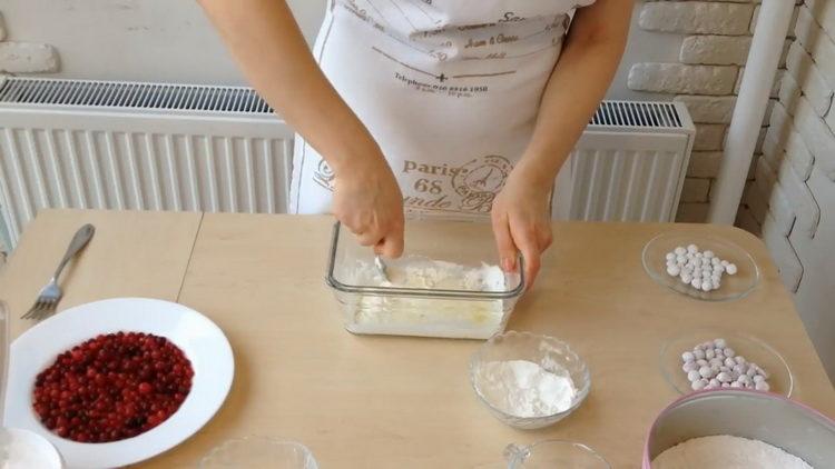 Per preparare il dessert, prepara il ripieno