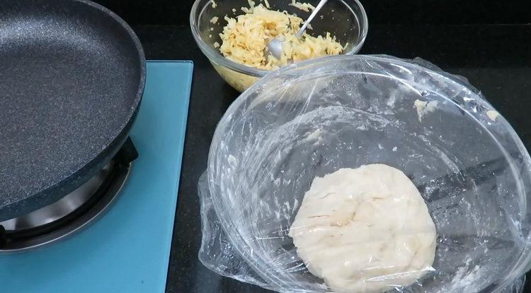 Prepara gli ingredienti per cucinare.