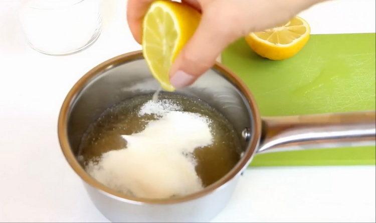 Prepara gli ingredienti per il dessert.