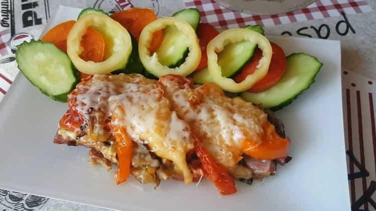 Carne tenera e saporita in francese con funghi al forno