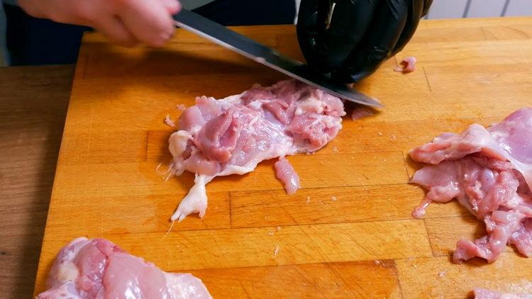 Per preparare la carne, prepara gli ingredienti