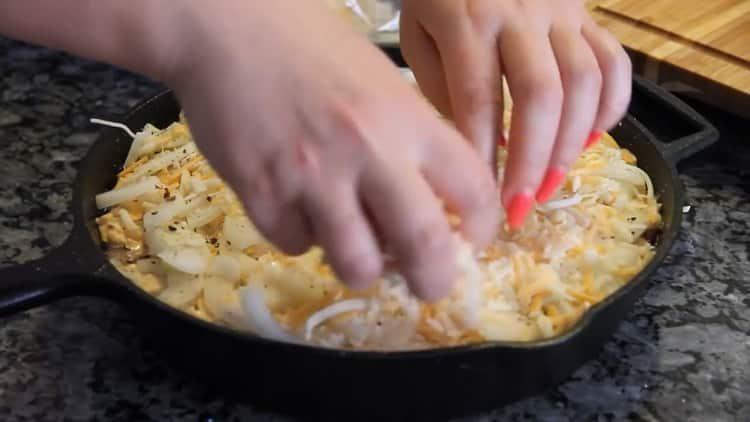 Mescola gli ingredienti per cucinare.