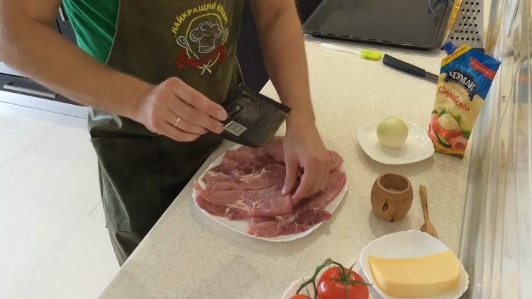 Prepara gli ingredienti per cucinare.