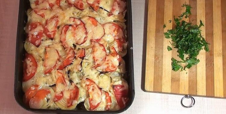 Carne francese con patate e pomodori