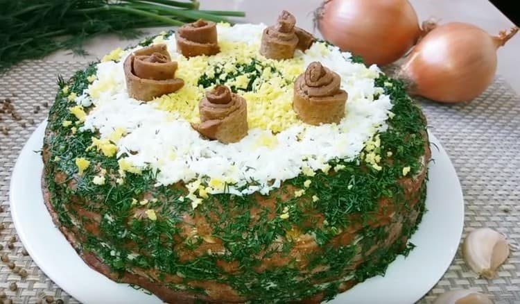 Ecco una torta di fegato così appetitosa da fegato di maiale che abbiamo ottenuto con questa ricetta.