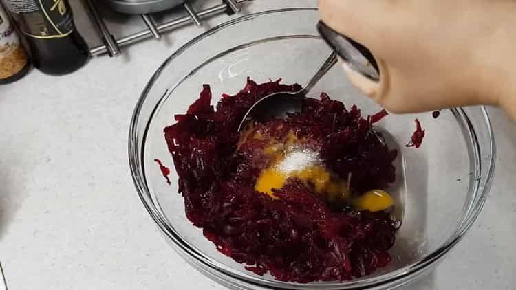 Prepara gli ingredienti per cucinare.