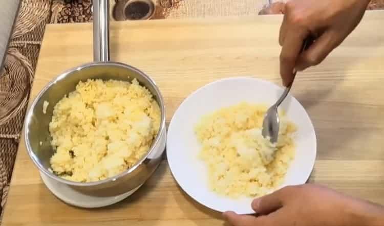 il porridge di miglio sull'acqua è pronto