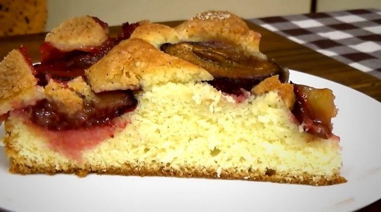 La ricetta per una torta di prugne semplice, veloce e deliziosa