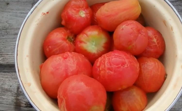 Cucinare l'insalata georgiana di cetriolo per l'inverno