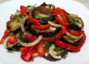 preparare una deliziosa insalata con melanzane e pomodori