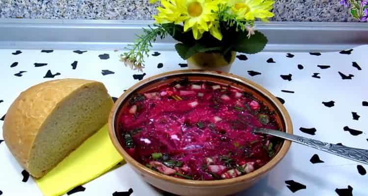 Zuppa fredda di barbabietole: una ricetta classica passo-passo con una foto