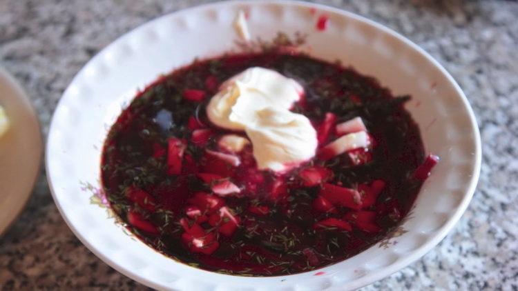 Come imparare a cucinare una deliziosa barbabietola secondo una ricetta classica