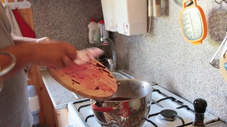 Per cucinare, prepara le barbabietole