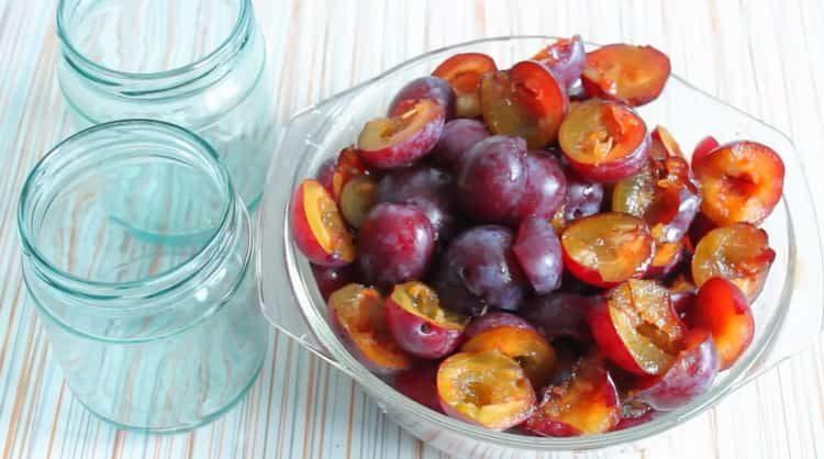 Come preparare una prugna nel suo succo per l'inverno