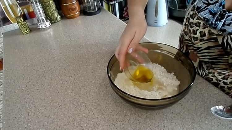 Unisci gli ingredienti per cucinare.