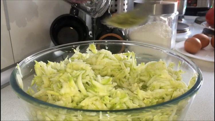 Cucinare una torta di zucchine con pomodori